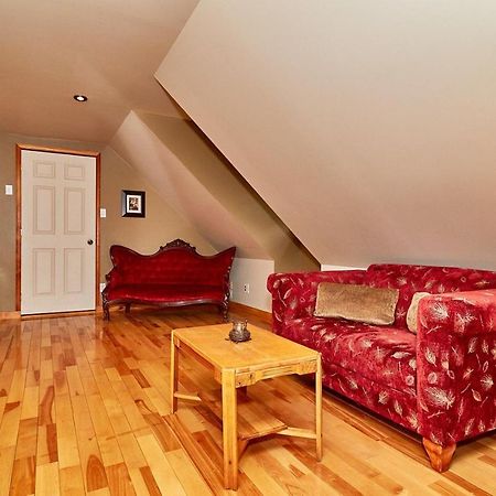 Auberge De La Tour Et Spa Magog Ngoại thất bức ảnh