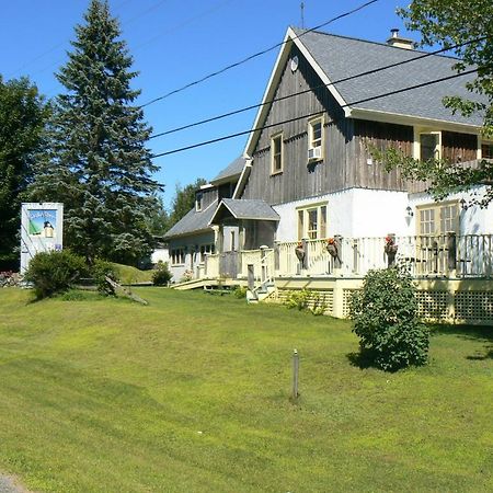 Auberge De La Tour Et Spa Magog Ngoại thất bức ảnh
