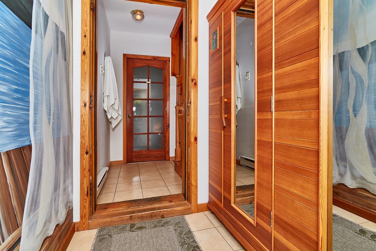 Auberge De La Tour Et Spa Magog Ngoại thất bức ảnh