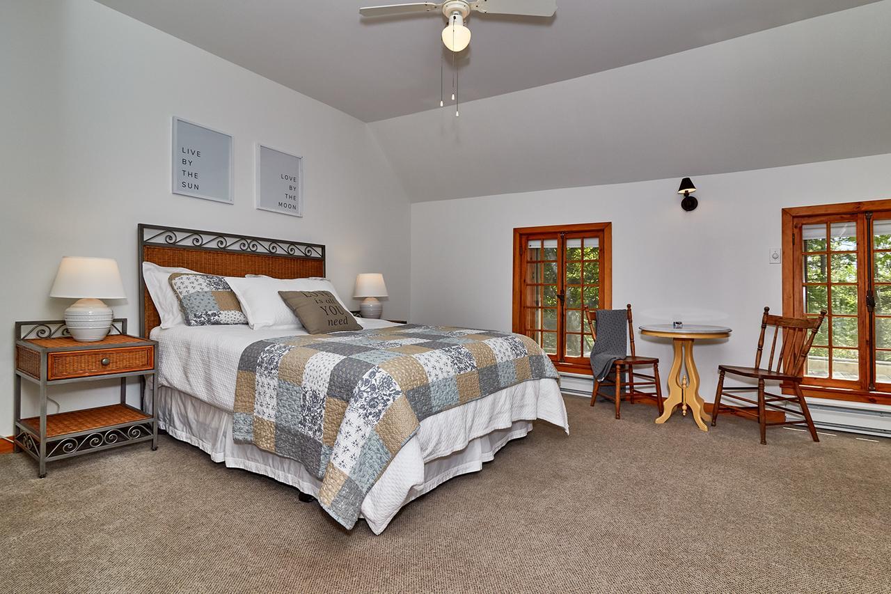 Auberge De La Tour Et Spa Magog Ngoại thất bức ảnh