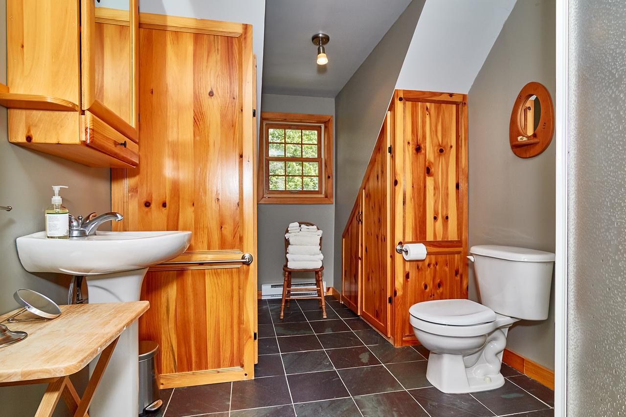 Auberge De La Tour Et Spa Magog Ngoại thất bức ảnh