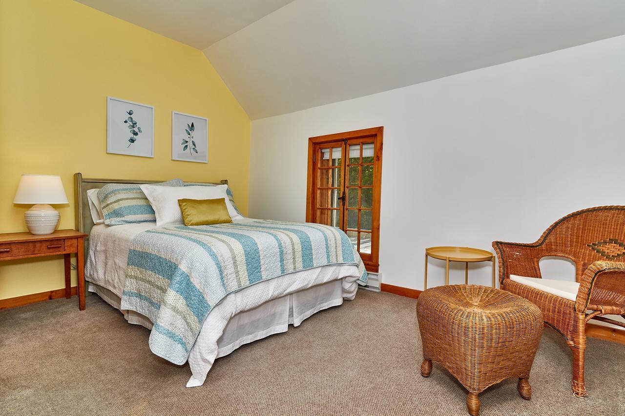 Auberge De La Tour Et Spa Magog Ngoại thất bức ảnh