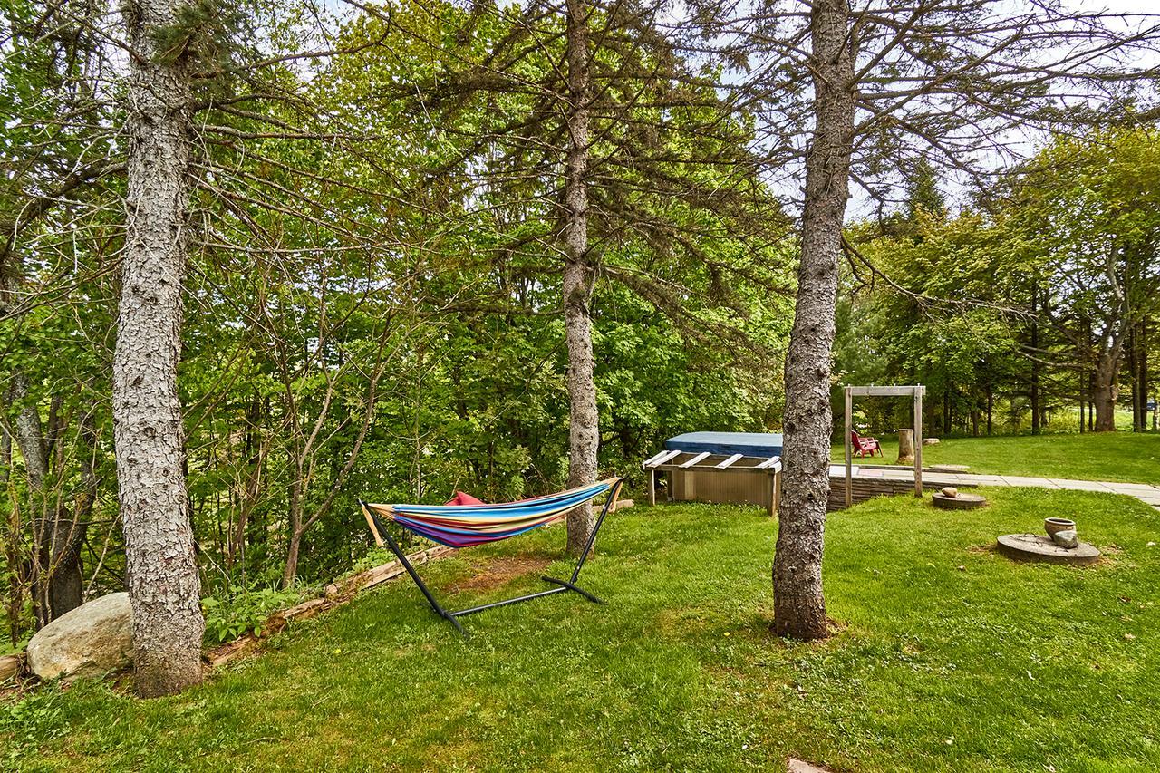 Auberge De La Tour Et Spa Magog Ngoại thất bức ảnh