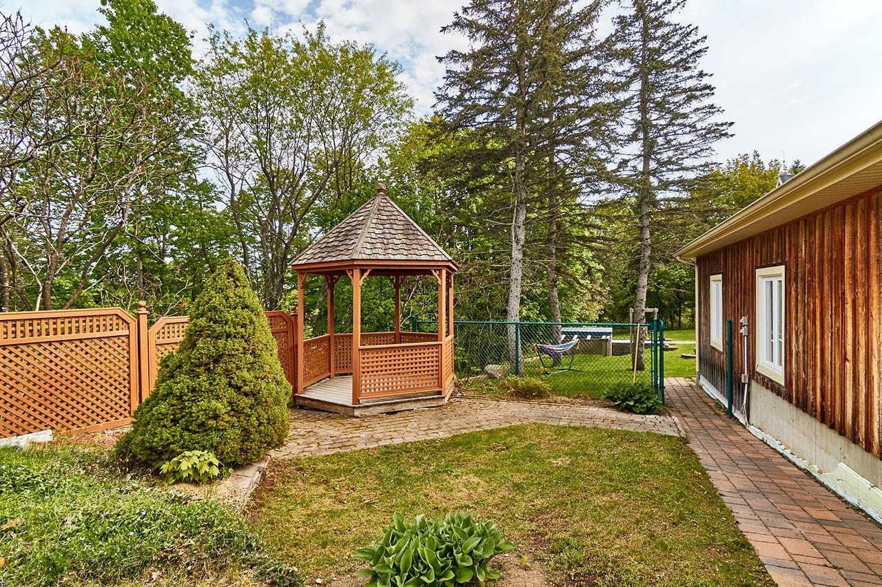 Auberge De La Tour Et Spa Magog Ngoại thất bức ảnh